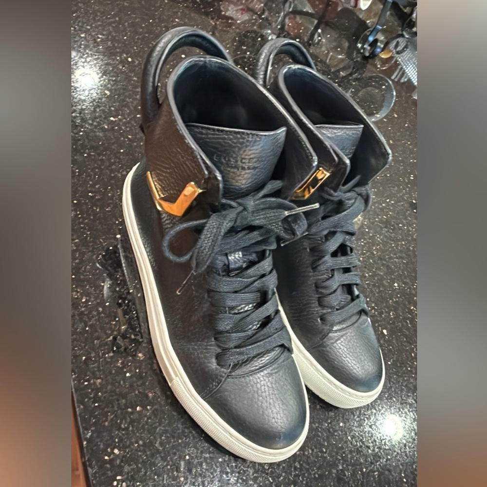 Buscemi size 7